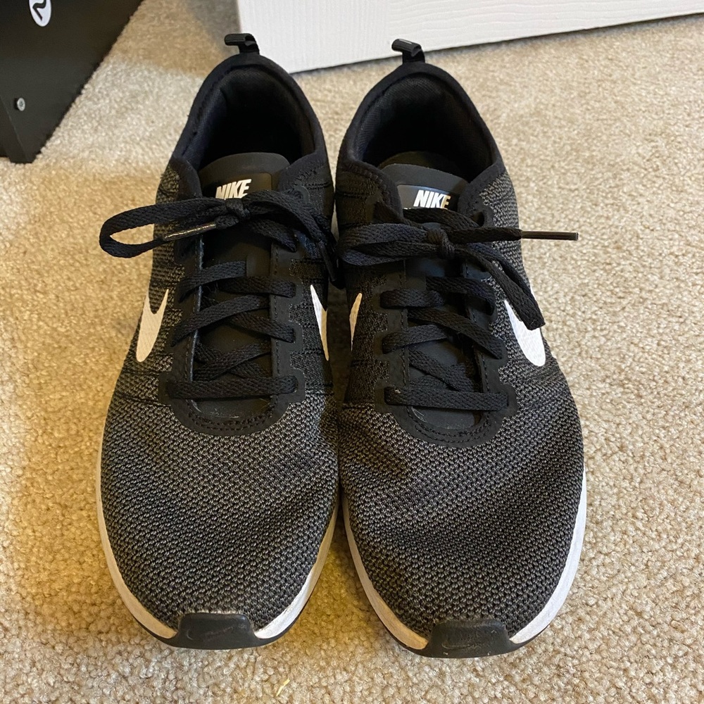 Nike women’s Dual tone Racers